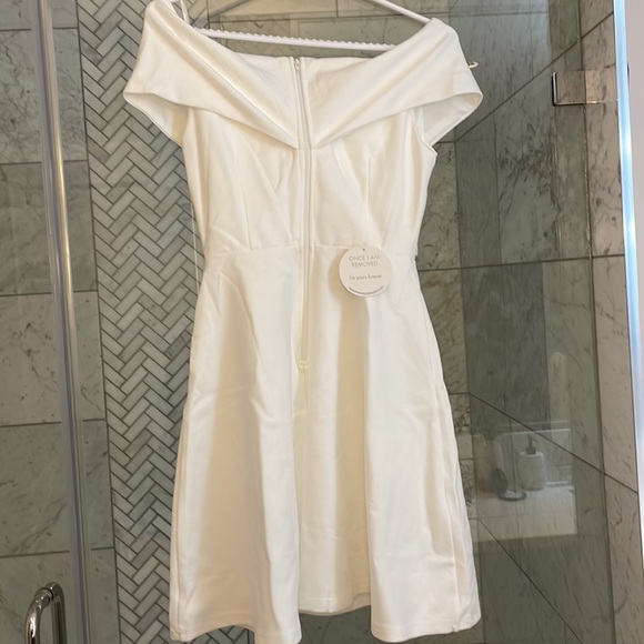 TwoSisters Britt Dress in White - Picture 4 of 4